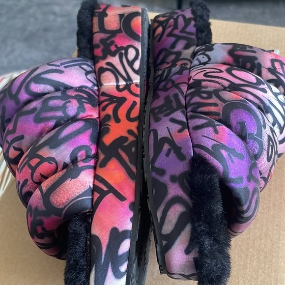 Ugg yeah‎ puff graffiti wedge slipper/shoe 5 - Picture 1 of 11
